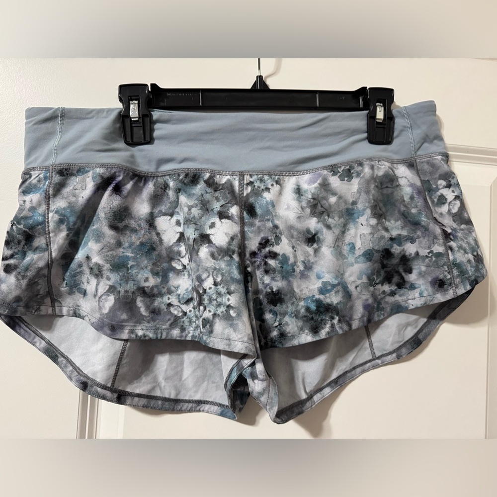 Lululemon Speed Up 2.5” shorts Low rise lined.